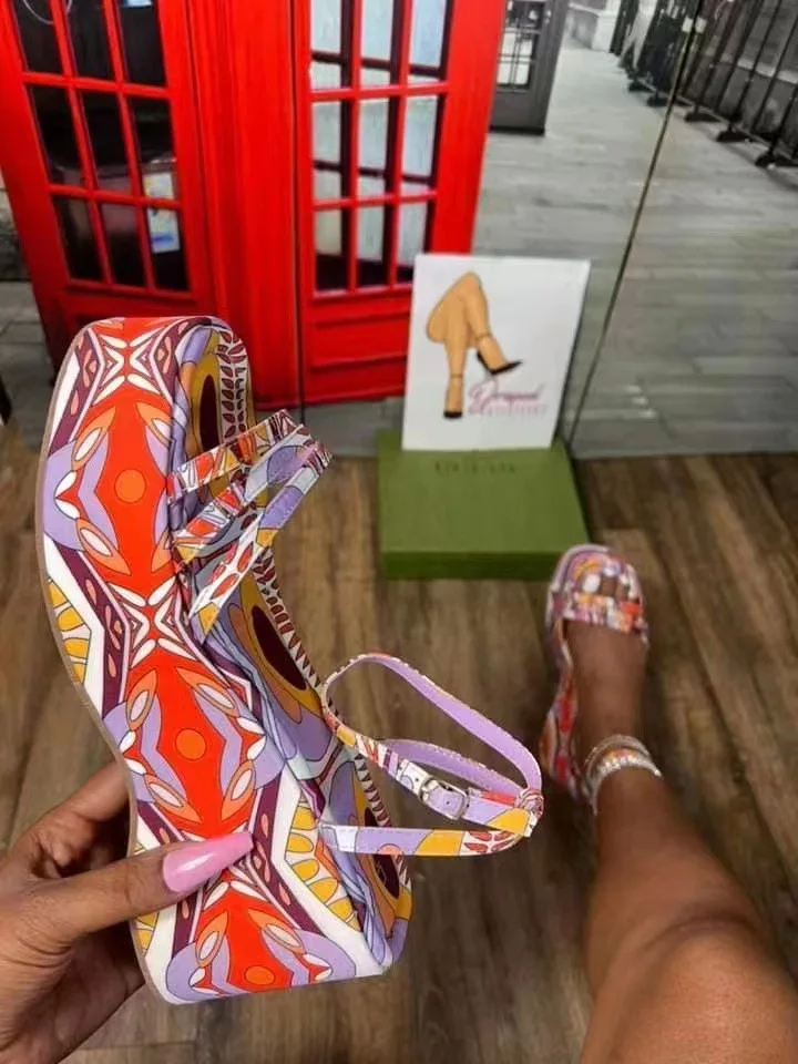 Sandalai Moterų 23 vasaros nauji didelio dydžio storo dugno vienas žodis, spalvinga sagtis mados sandalai